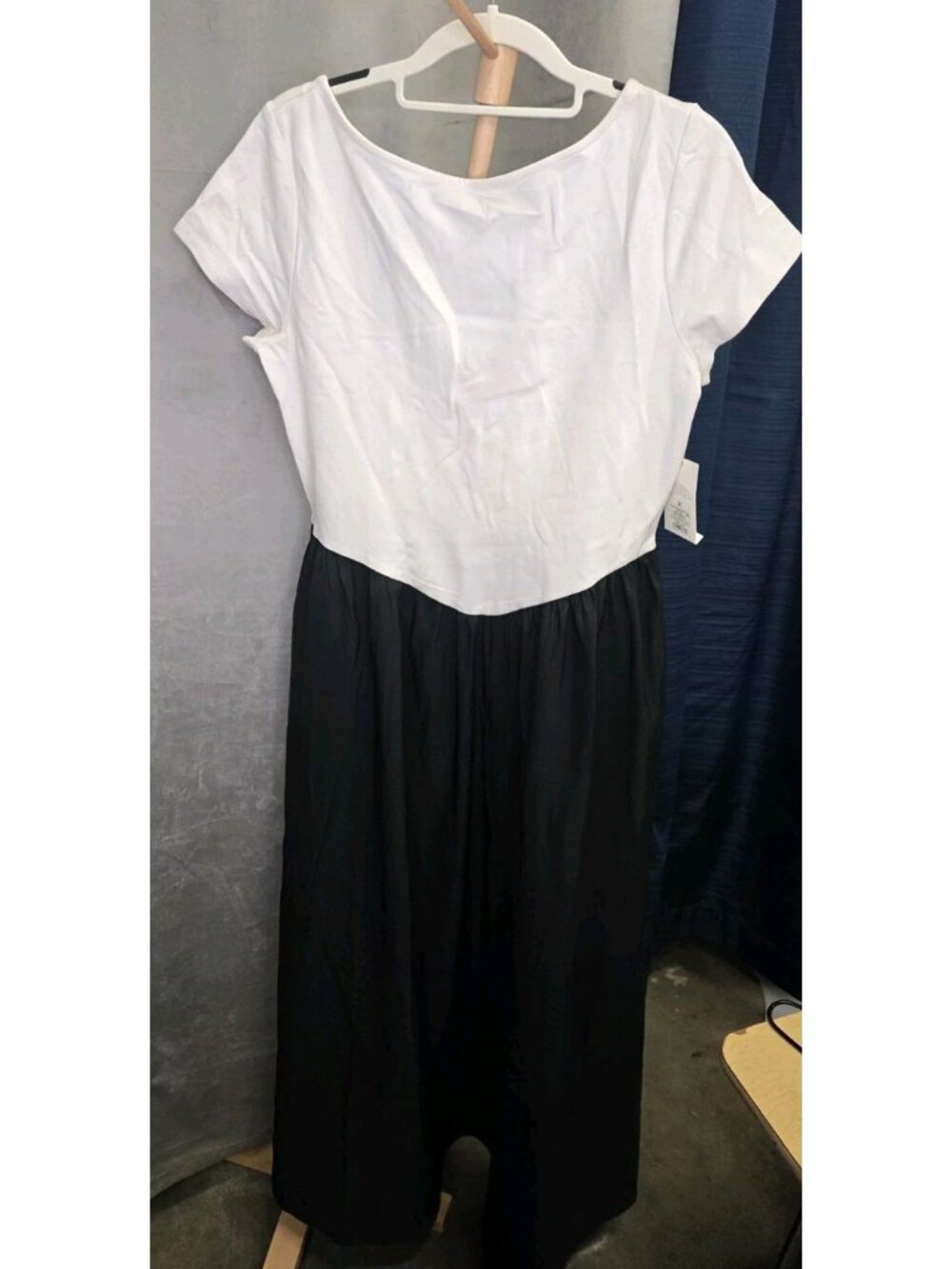NWT Universal Thread Black & White Colorblock Midi Dress Women's Medium. WL387